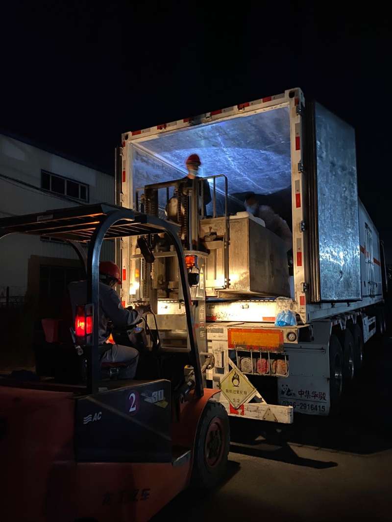  迎著(zhù)遠處微微發(fā)亮的天際，他們再一次踏上了“征程”