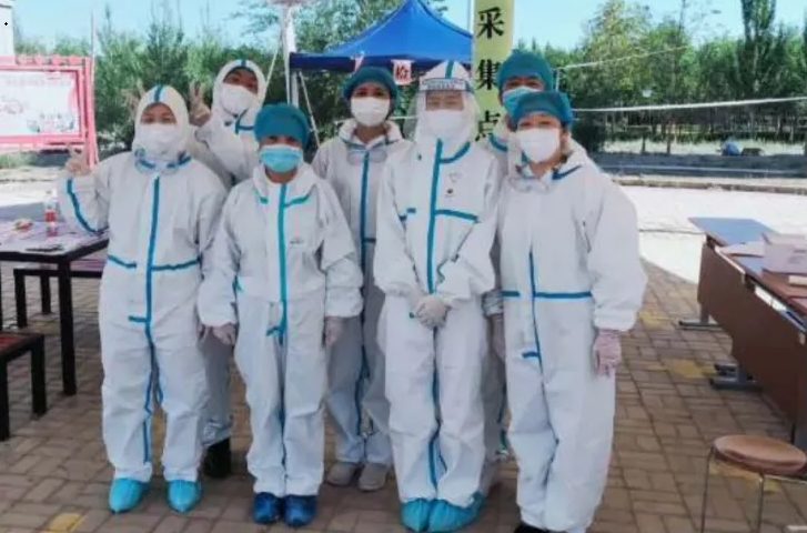 向白衣天使致敬！